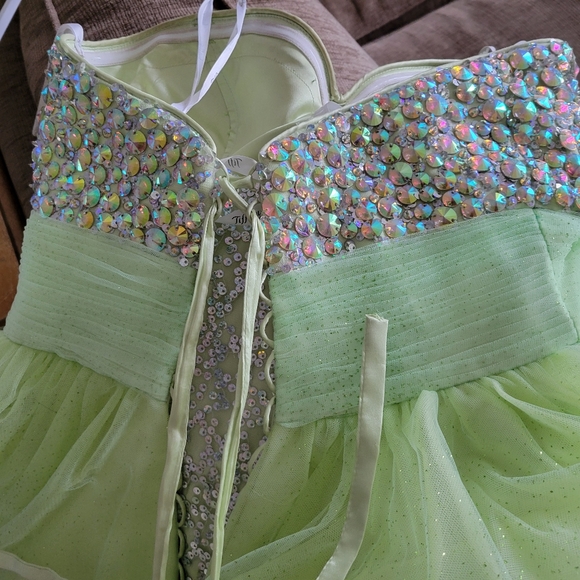 Graduation/Prom/Formal Gown - Picture 10 of 11